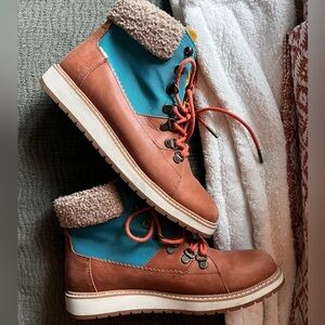 Tom’s women’s Mesa waterproof lace-up ankle boots.